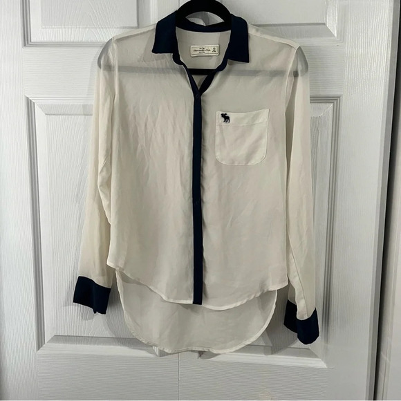 Abercrombie & Fitch Tops - Abercrombie shirt white navy blue